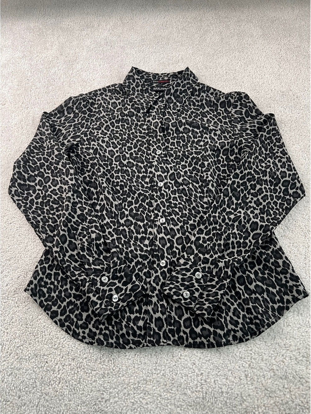 New York & Company City Stretch Women’s M Black Gray Leopard Print Button Up